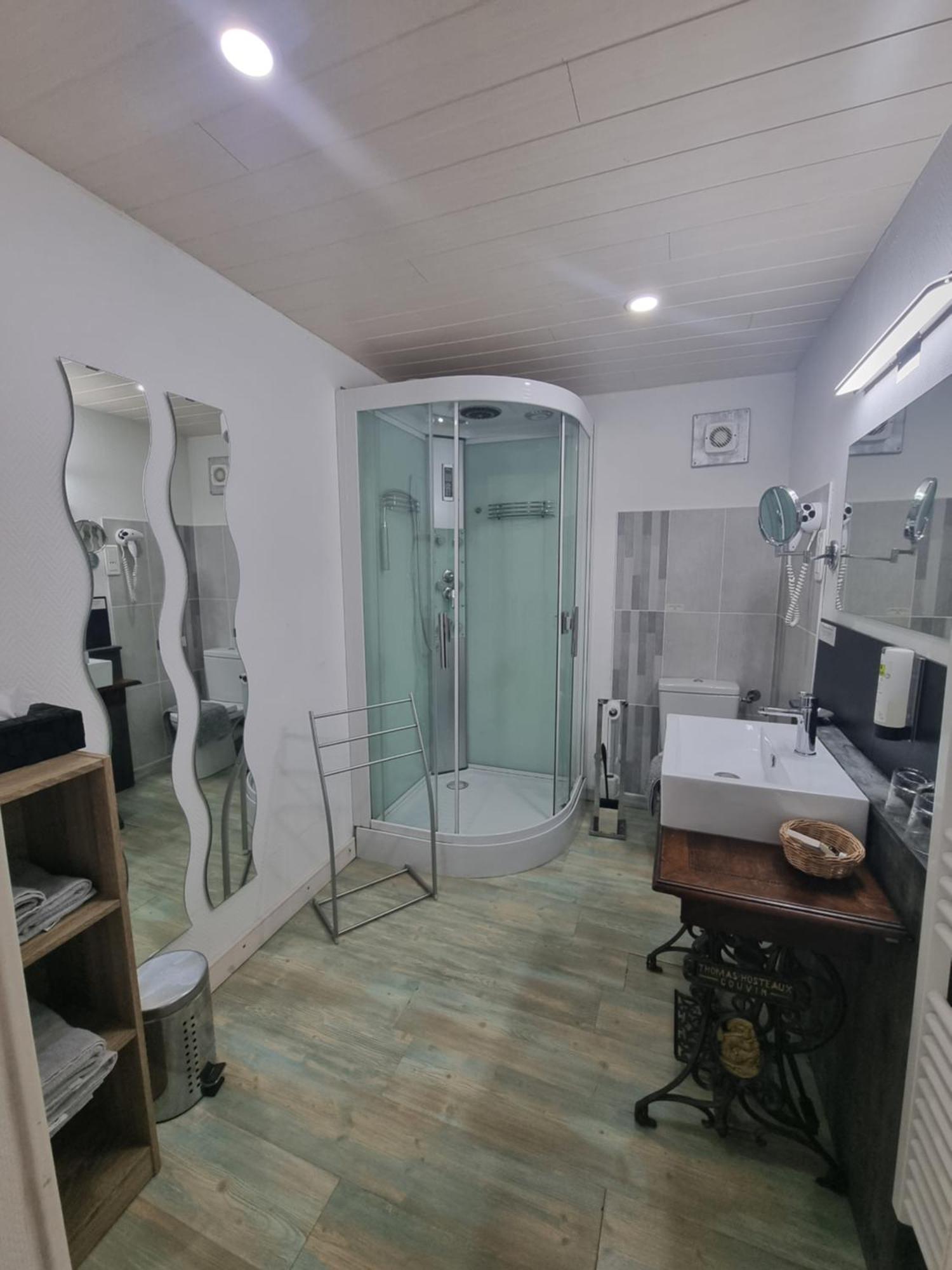 Les Grands Frenes Bed and Breakfast Plaine-de-Walsch Rum bild