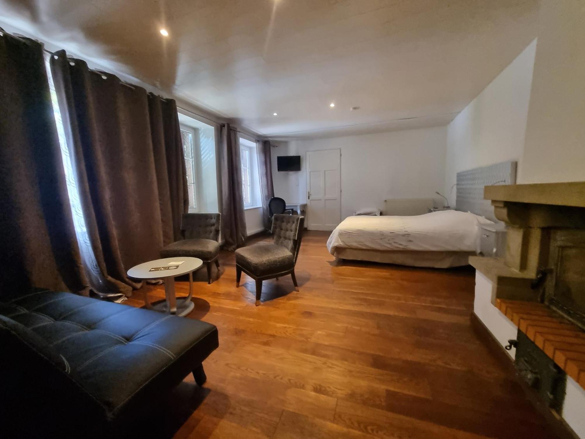 Les Grands Frenes Bed and Breakfast Plaine-de-Walsch Rum bild