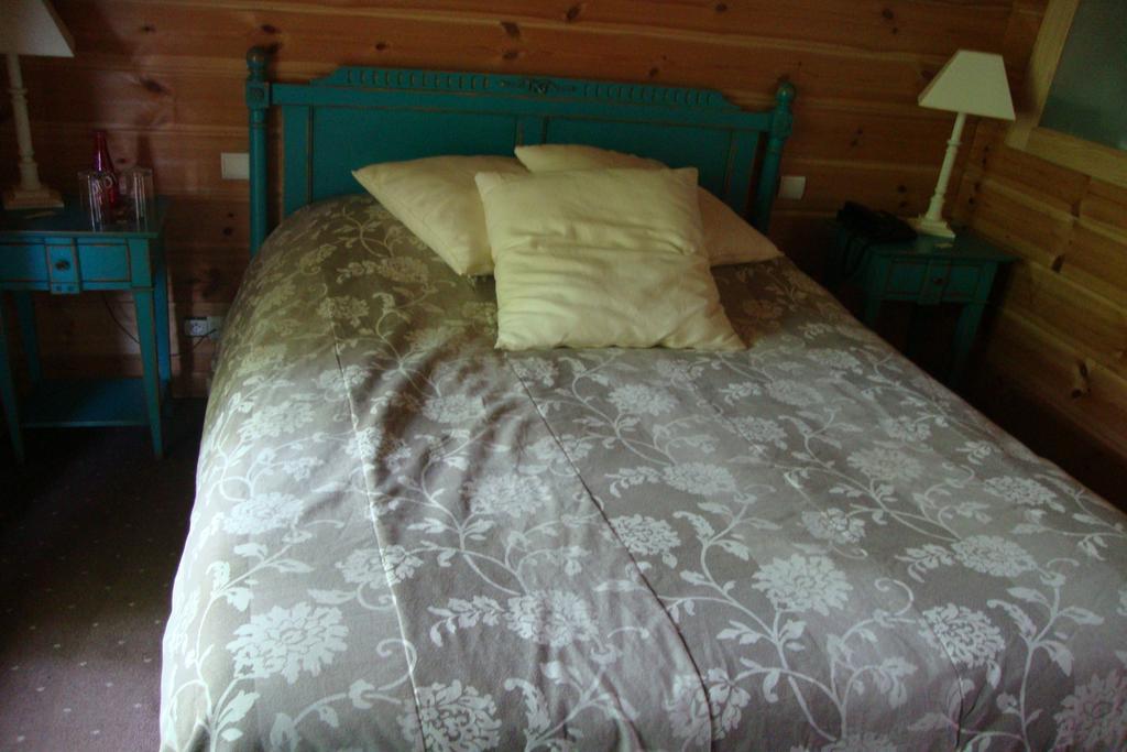 Les Grands Frenes Bed and Breakfast Plaine-de-Walsch Rum bild